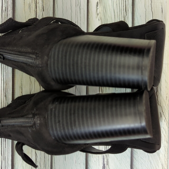 Lauren Conrad Girlfriend Faux Suede Heels - Picture 5 of 7